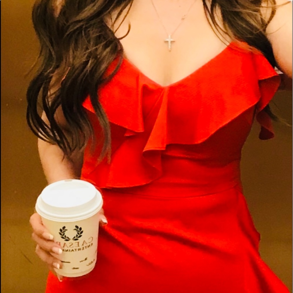 RED RAFFLE MAXI DRESS WOTH STRAPS
